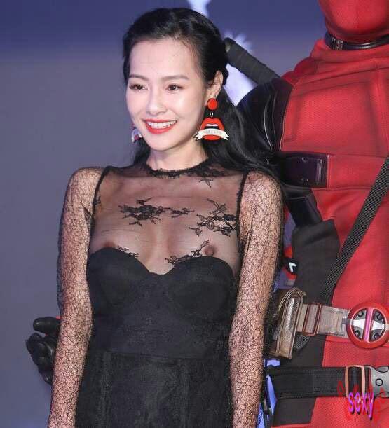 美女这么开放走光？